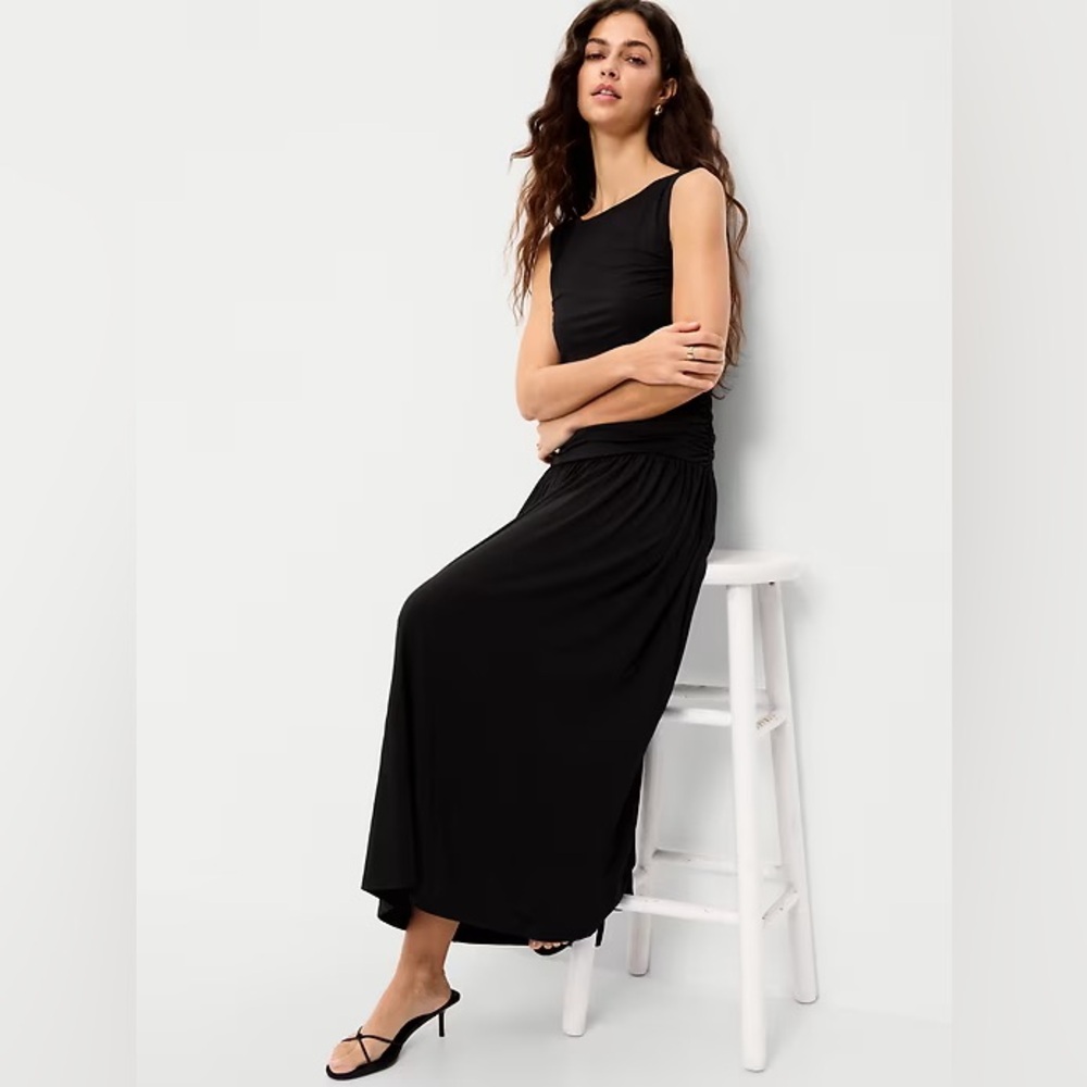 NWT! Old Navy Black Fit & Flare Drop-Waist Maxi Dress 🐥
